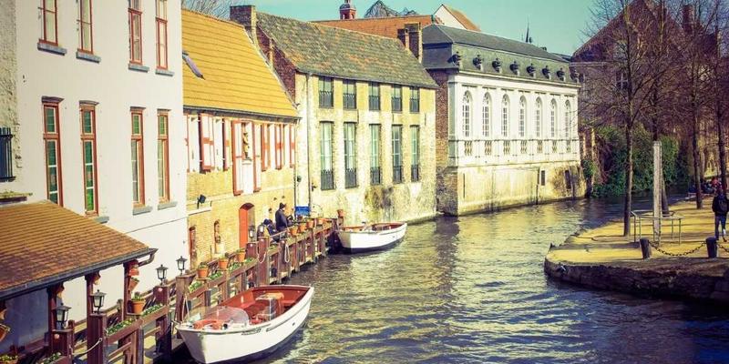 JOJO830美学：虚拟时尚如何重塑数字时代的个人博客与生活方式