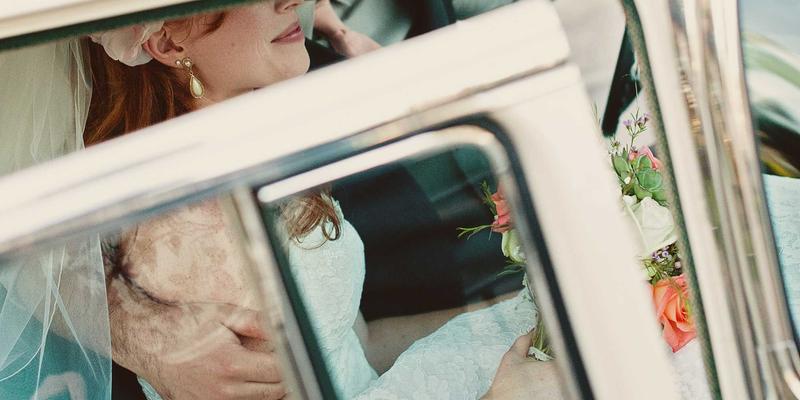 JOJO830联名设计的美学密码：在商业浪潮中守护亚文化纯粹性的个人博客观察