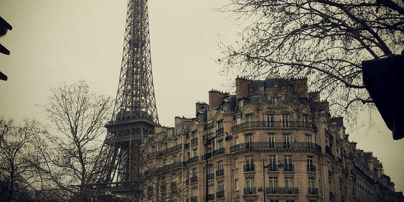 从JOJO830看亚文化品牌如何构建高粘性线上社群：蒸汽波美学与数字生活的融合之道