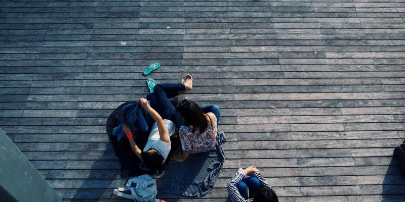 数字生活美学新浪潮：JOJO830美学如何重塑独立音乐专辑封面设计趋势